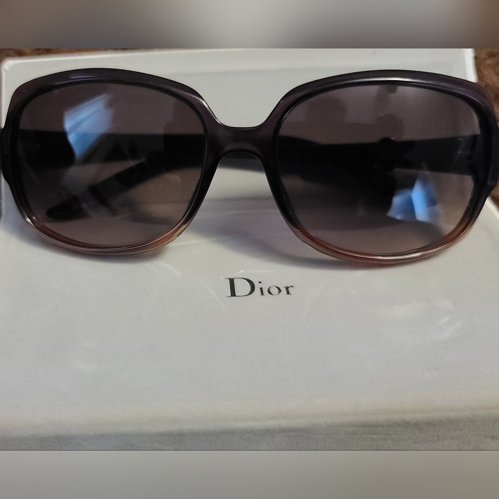 Dior Sunglasses. - Picture 4 of 5